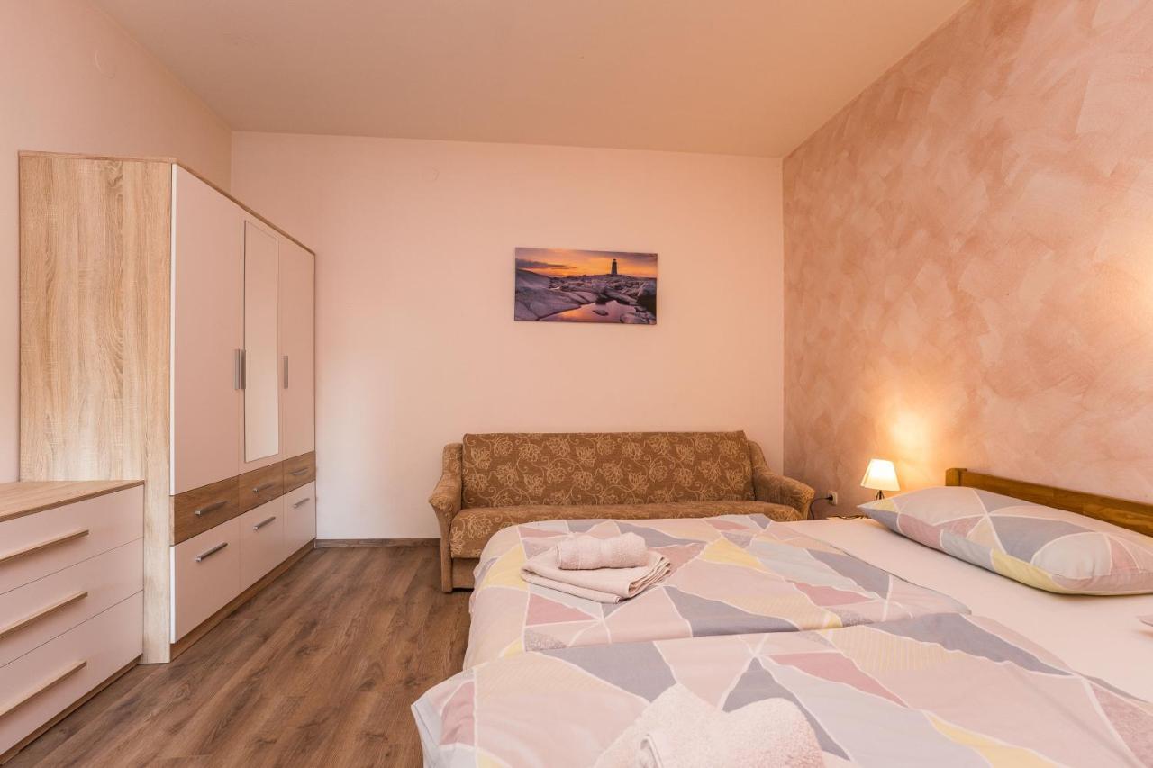 Guest House Malenica Sukošan Extérieur photo